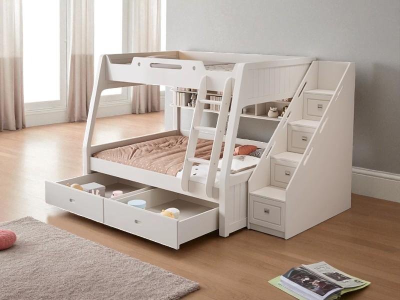 Mẹo dạy bé tự giác dọn dẹp giường tầng của mình